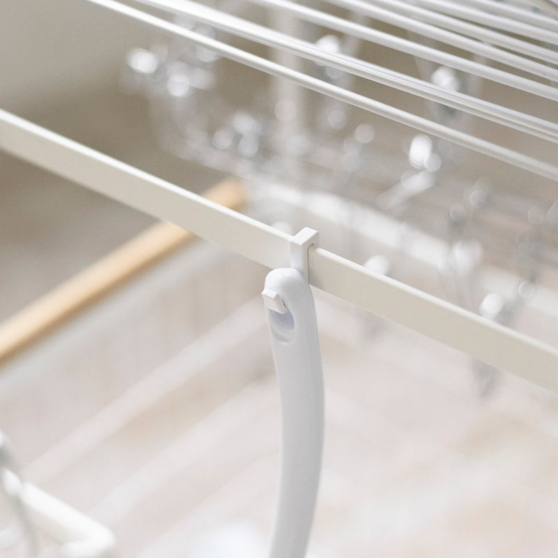 Chariot à linge avec tablette en bois