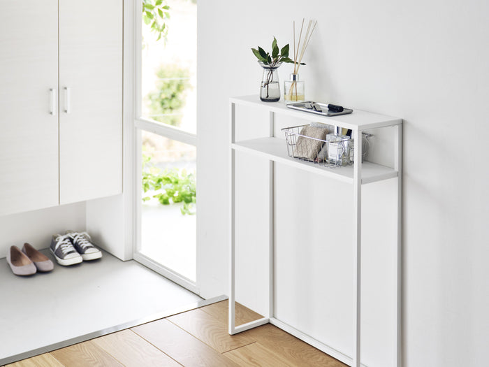 A Minimalist Spring Refresh for Your Entryway