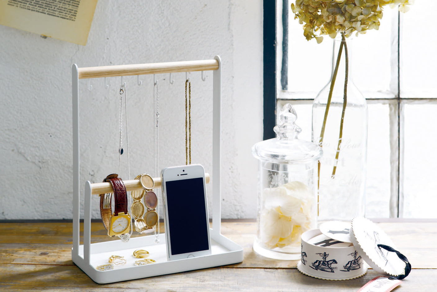 Stylish Storage Options for Beautiful Accessories