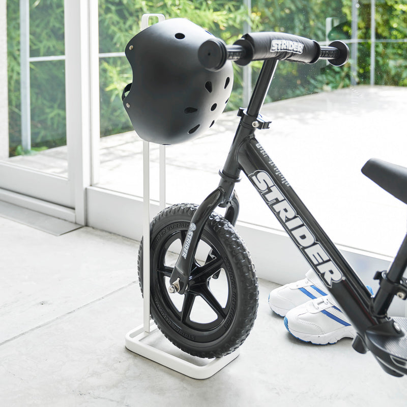 Support de vélo et casque d'enfant
