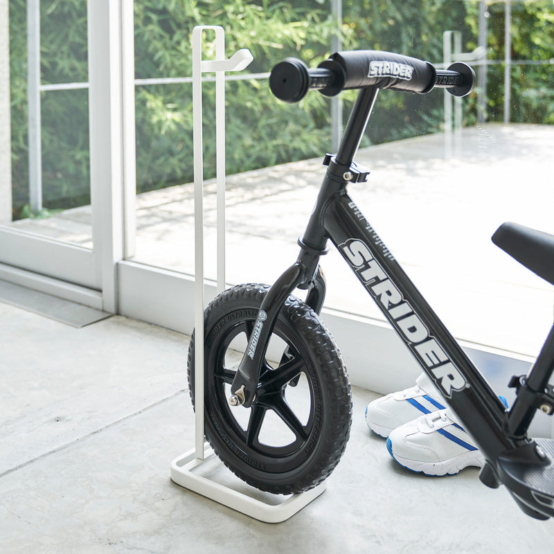 Support de vélo et casque d'enfant