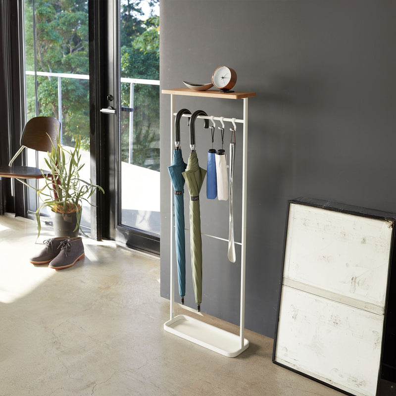 Porte-parapluie avec tablette en bois