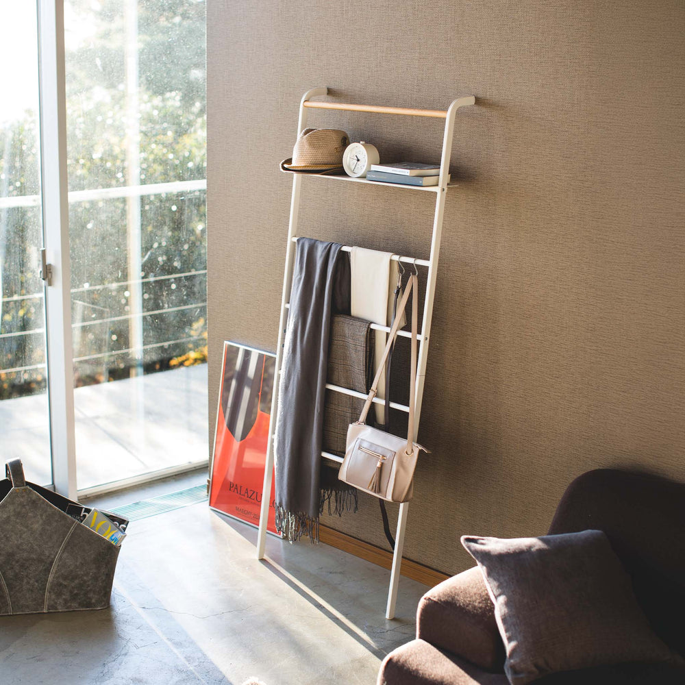 Leaning Ladder with Shelf – Yamazaki Home Europe