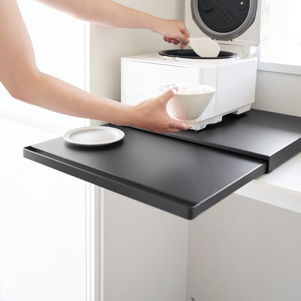 Auszieh-Ablage für die Küchenzeile – Yamazaki Home Europe