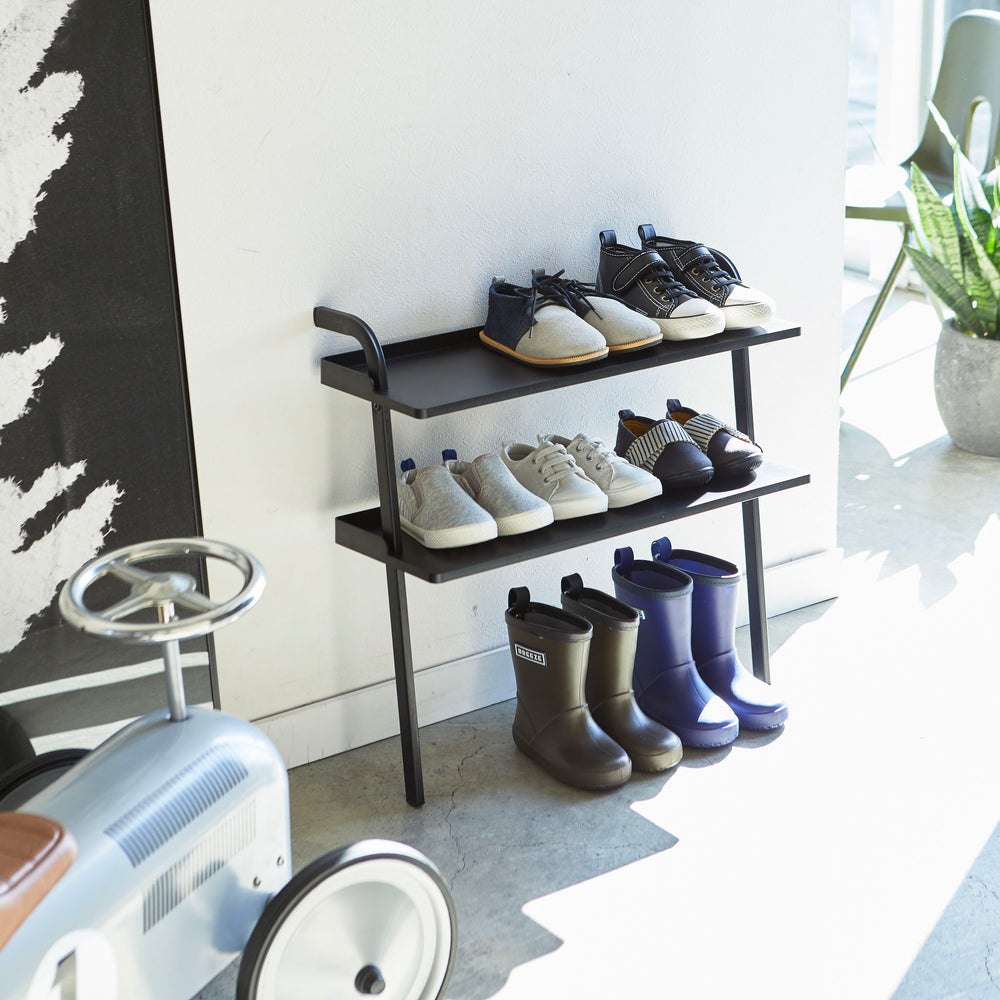 Lehnendes Kinder-Schuhregal – Yamazaki Home Europe