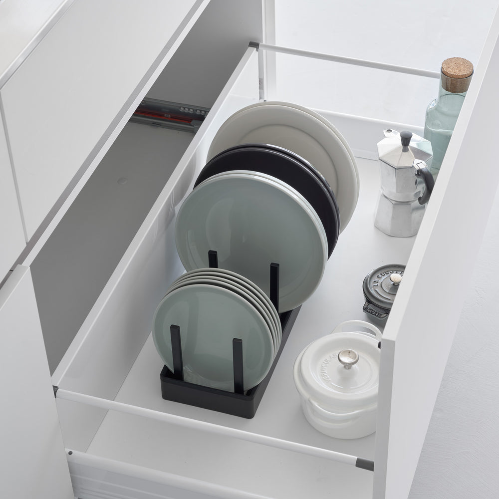 Breitenverstellbarer Topf- & Pfannen-Organizer – Yamazaki Home Europe