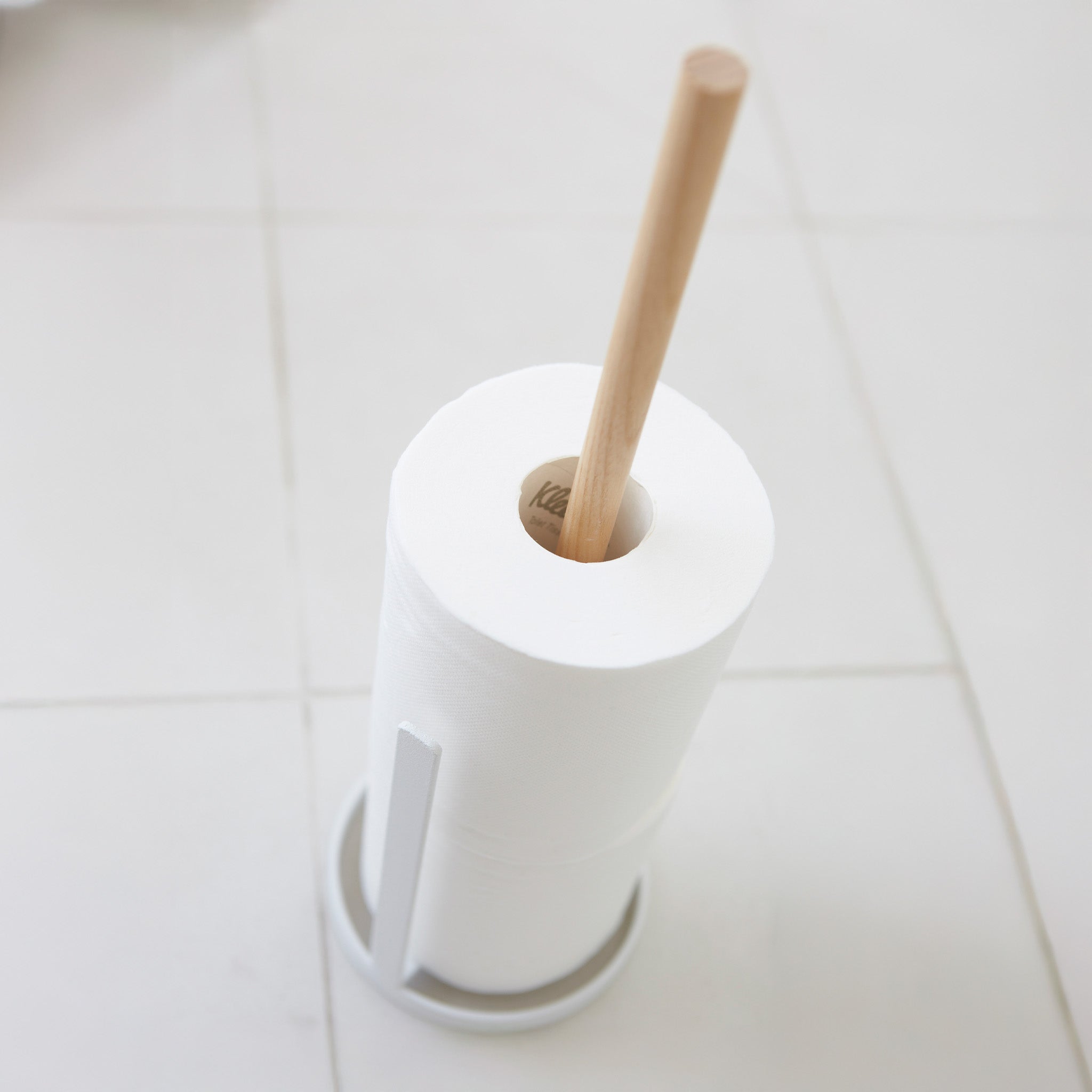 Yamazaki Wand-Toilettenpapierhalter, Weiß – Platzsparend, Für 2 Rollen, Einfach Montierbar