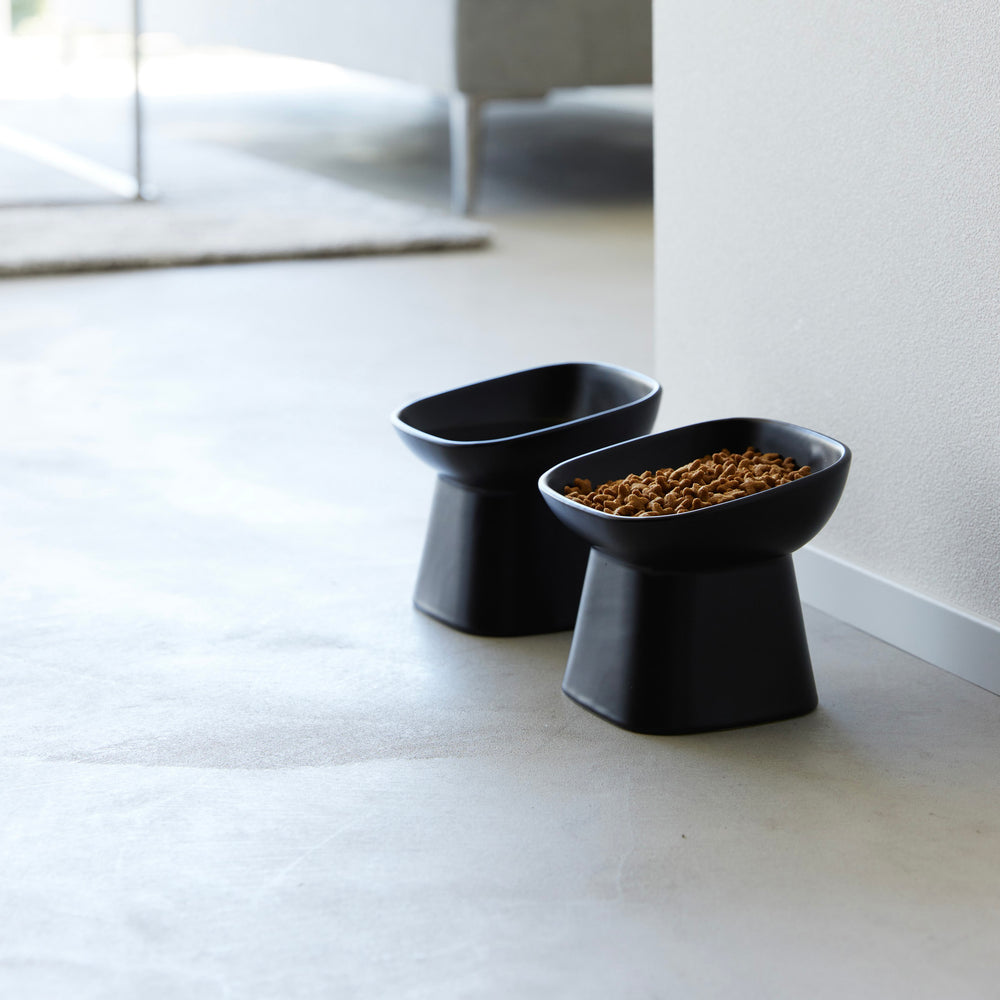 Angewinkelter Keramik-Futternapf – Yamazaki Home Europe