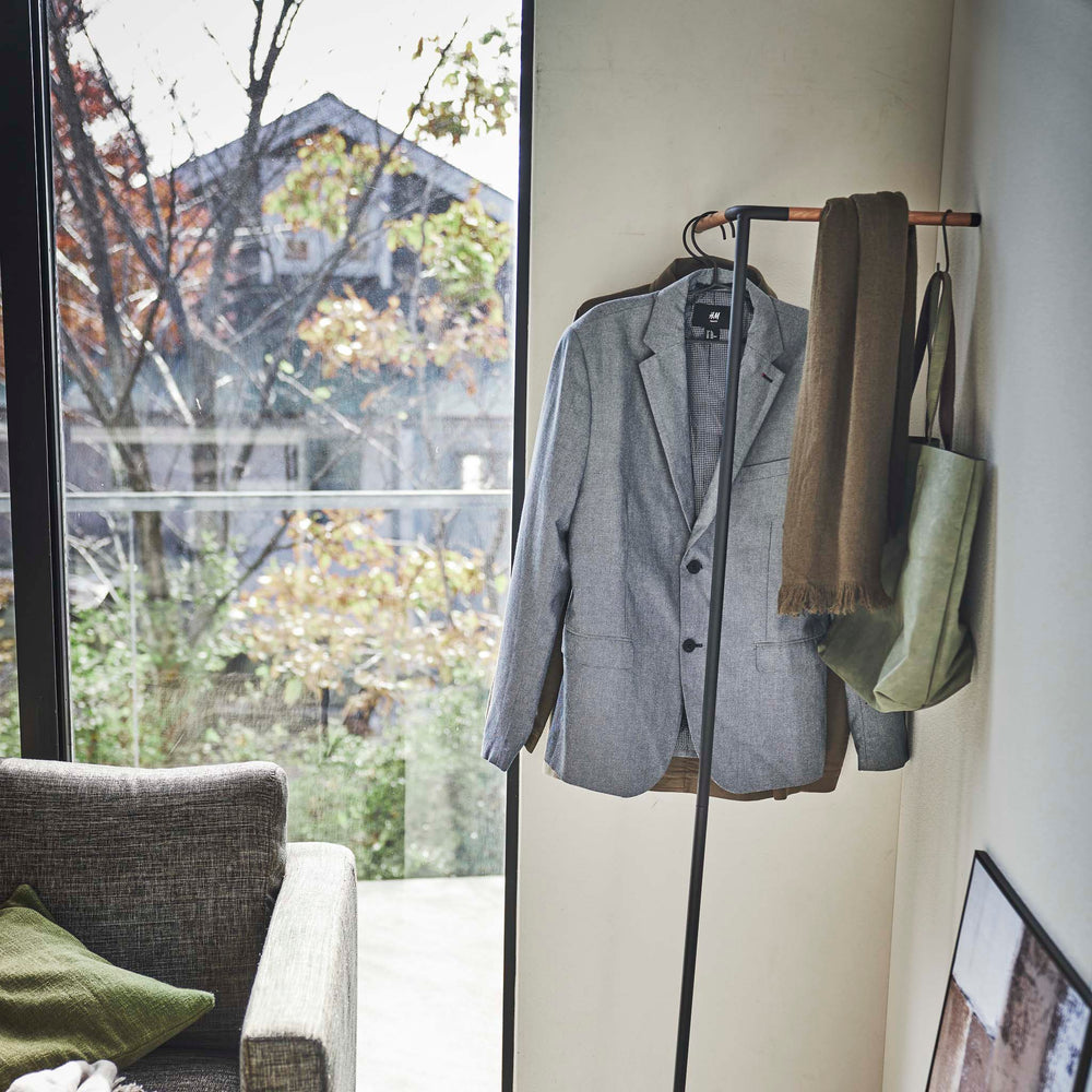 Lehnende Eck-Garderobe – Yamazaki Home Europe