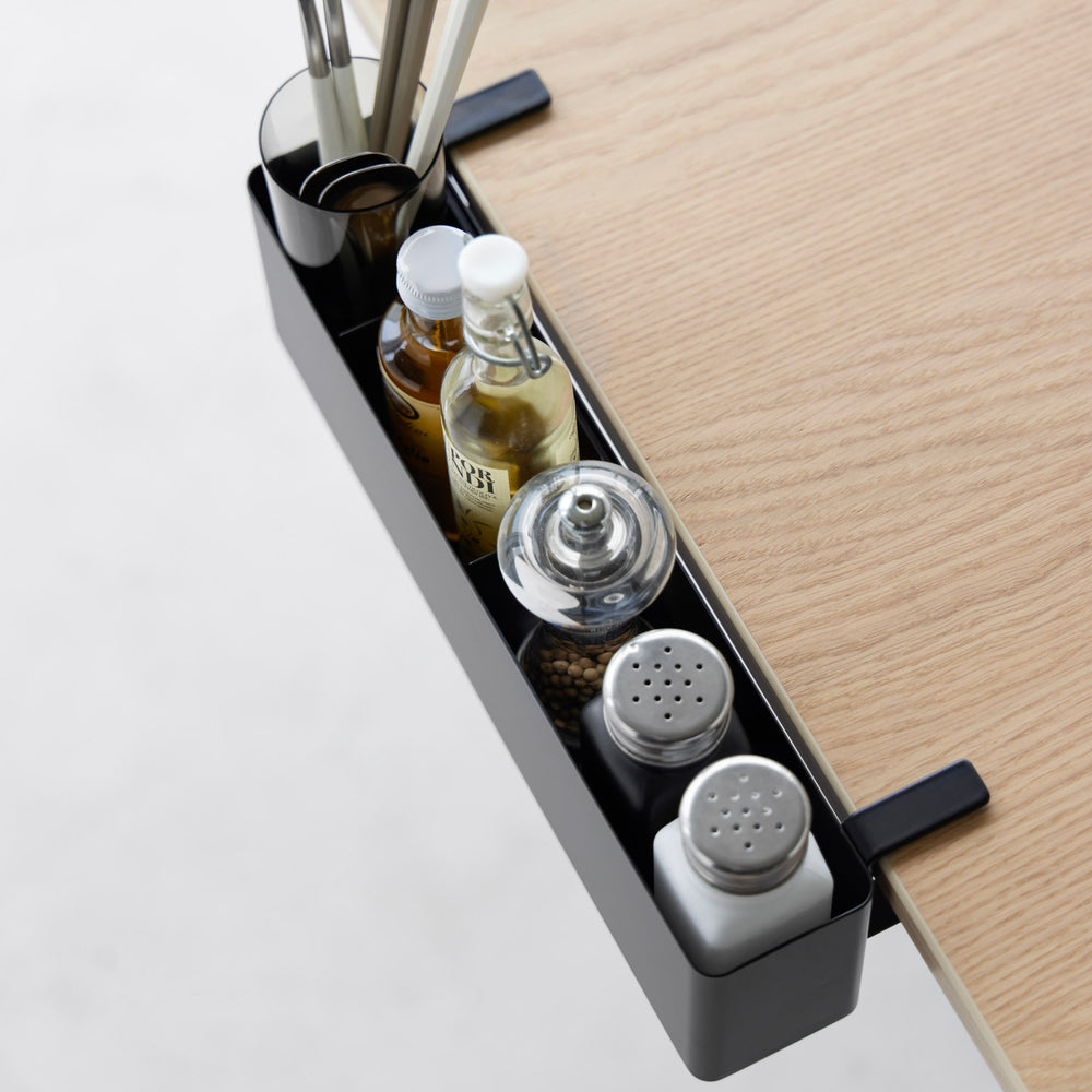 Schmaler Tisch-Klemm-Korb – Yamazaki Home Europe