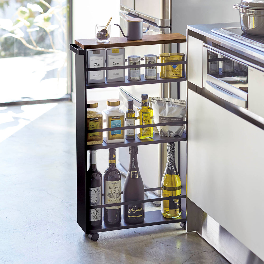 Schmaler Rollwagen mit Holzablage – Yamazaki Home Europe