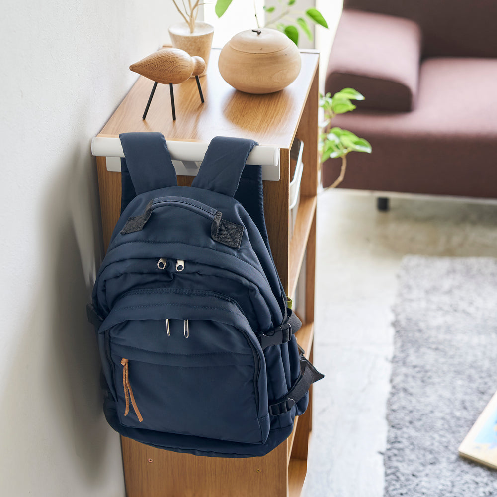 taschen und rucksäcke aufbewahren Rucksack-Halter – Yamazaki Home Europe