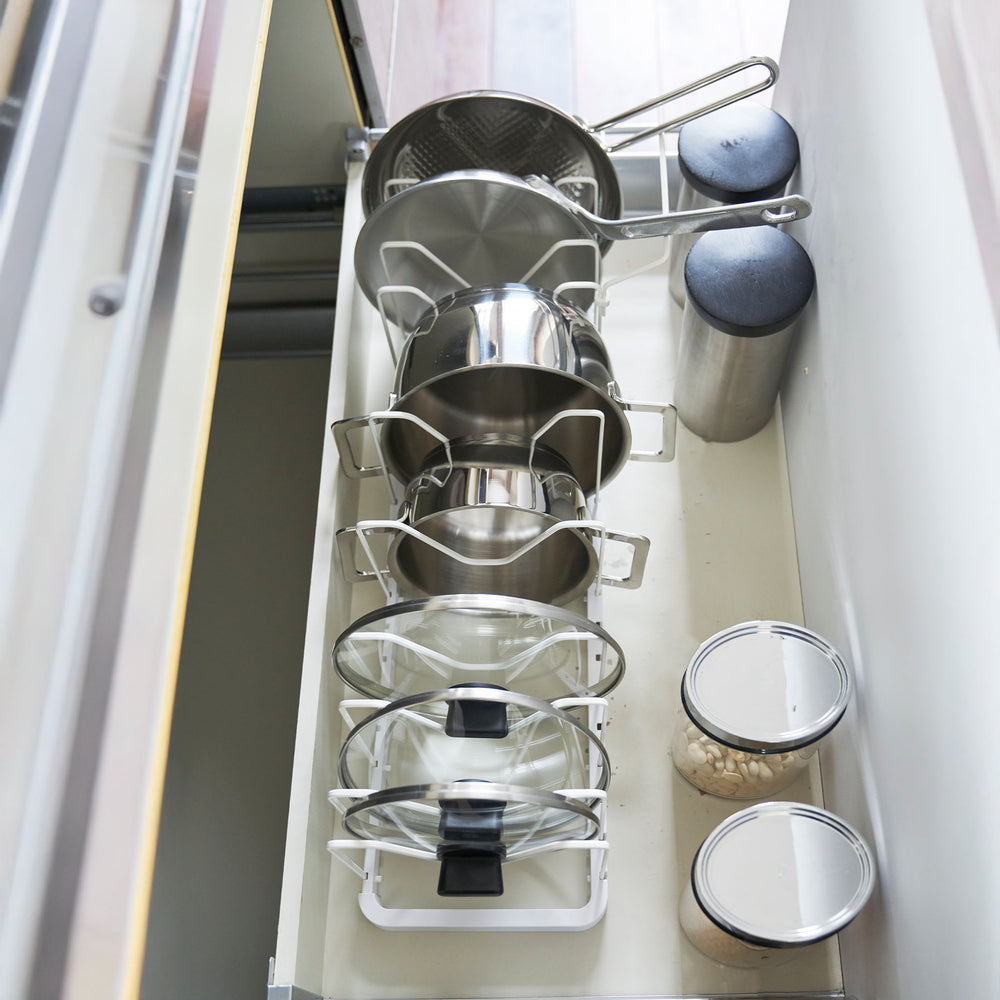 topf aufbewahrung küche Ausziehbarer Topf- & Pfannen-Organizer – Yamazaki Home Europe