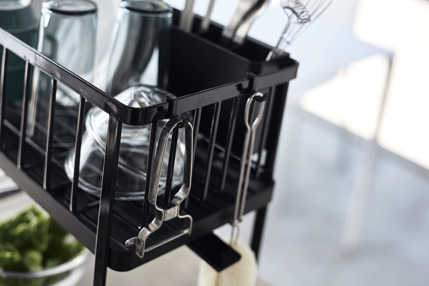 https://theyamazakihome-europe.com/cdn/shop/products/4387-TOWER-2-LEVEL-DISH-DRAINER-RACK-BK-3_1800x1800.gif?v=1652339003