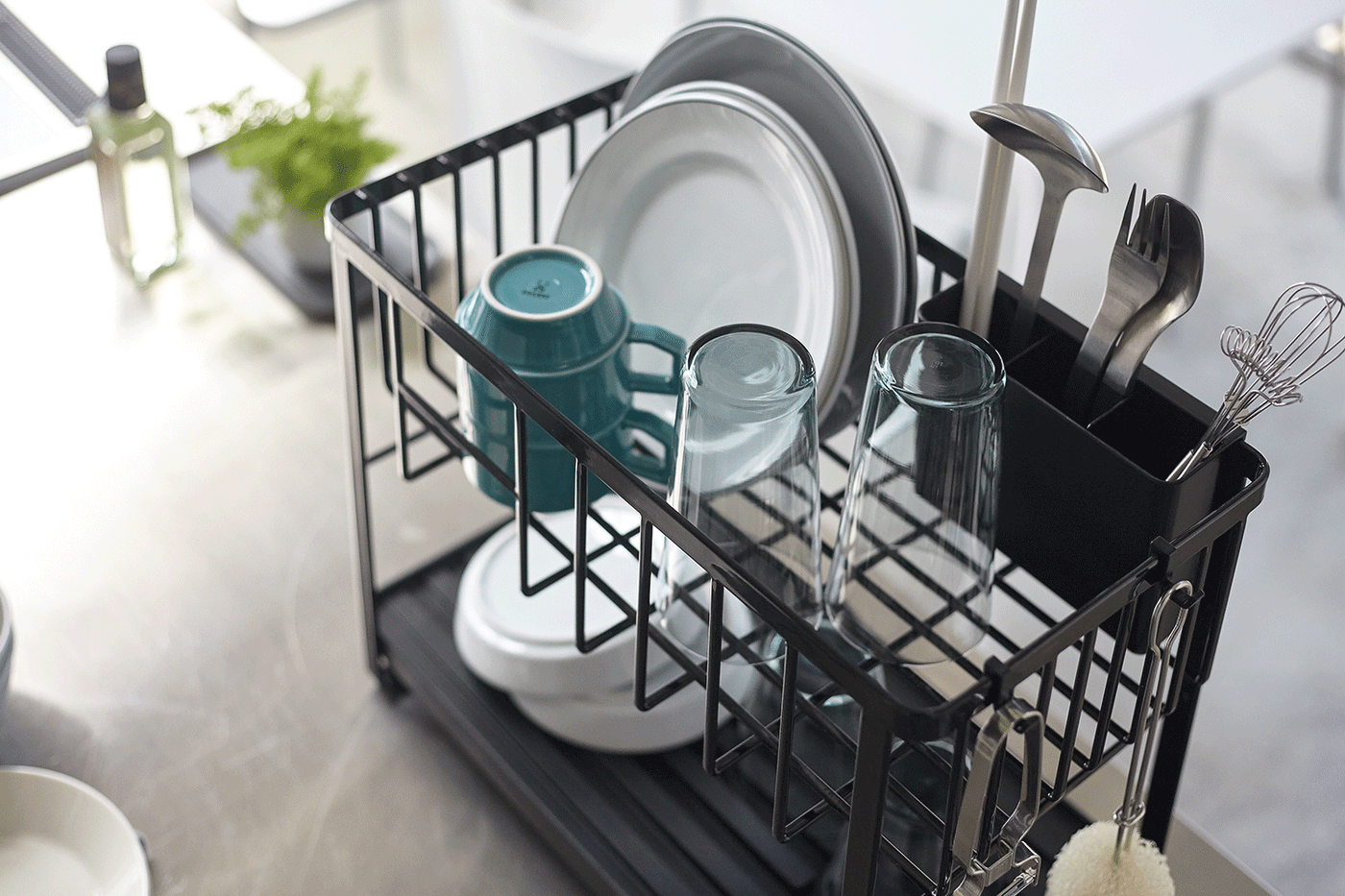 https://theyamazakihome-europe.com/cdn/shop/products/4387-TOWER-2-LEVEL-DISH-DRAINER-RACK-BK-8_1400x.gif?v=1652339003