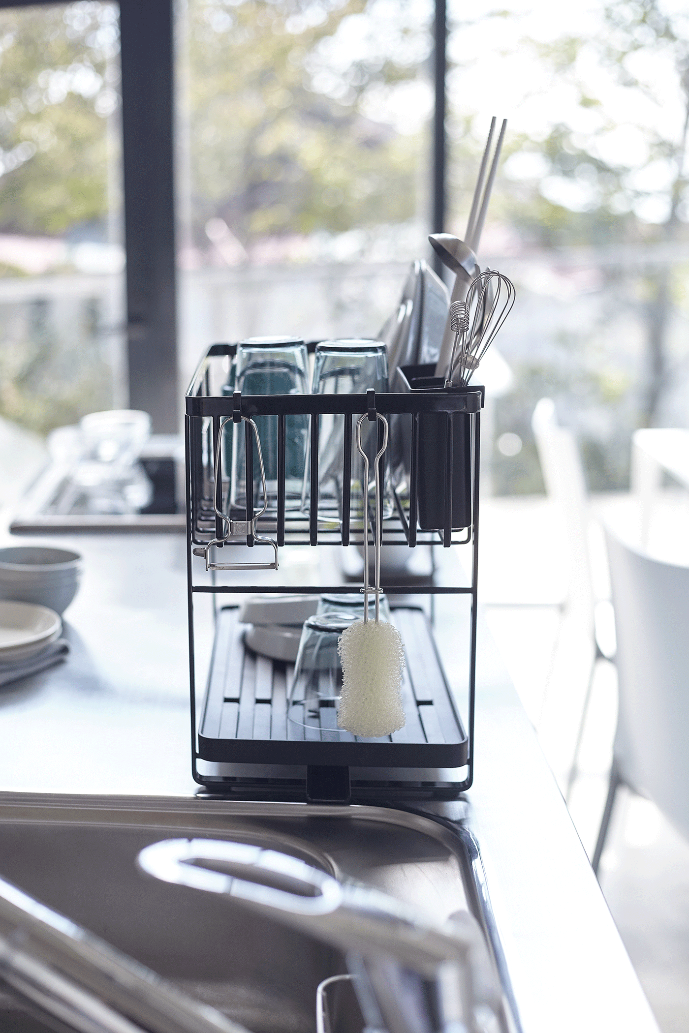https://theyamazakihome-europe.com/cdn/shop/products/4387-TOWER-2-LEVEL-DISH-DRAINER-RACK-BK-9_1400x.gif?v=1652339003